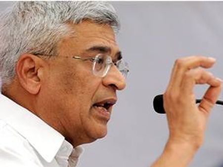 തട്ടിപ്പ് മുഖ്യമന്ത്രിയുടെ ഒത്താശയോടെ: കാരാട്ട്