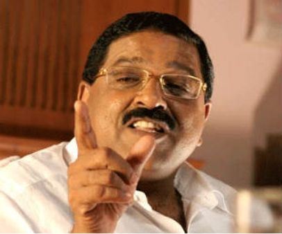 കോടിയേരിക്കെതിരെ ആരോപണം;ഉണ്ണിത്താന് അടി
