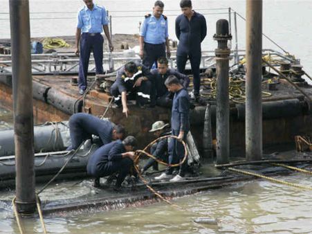 മുങ്ങിക്കപ്പല്‍ അപകടം;ഇരുട്ടില്‍ തപ്പുന്ന നേവി