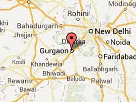 സ്‌ക്കൂള്‍ ബസ്സില്‍ യുവതിയുടെ അഴുകിയ മൃതദേഹം