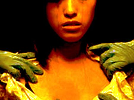 ദില്ലി: കുട്ടിക്കുറ്റവാളി സഹോദരിയെ ഭീഷണിപ്പെടുത്തി