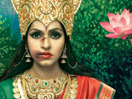 പെണ്‍രക്ഷക്കായി മുറിവേറ്റ ദേവികള്‍