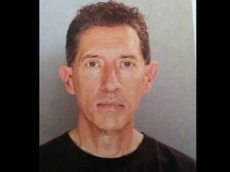 വൈദികനെ ഉടുതുണിയില്ലാതെ പിടിച്ചു