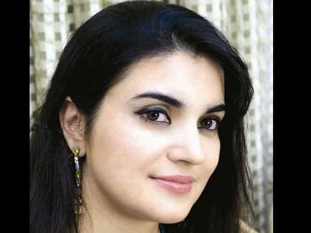 പാകിസ്താനിലെ ഗ്ലാമര്‍ രാഷ്ട്രീയക്കാരി