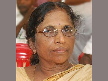 'അമ്മ'യെ കുറിച്ച് ലേഖനം: പി വത്സലക്ക് വിമര്‍ശനം