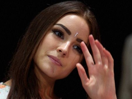 താജ്മഹലില്‍ പരസ്യം; വിശ്വസുന്ദരി മാപ്പ് പറഞ്ഞു