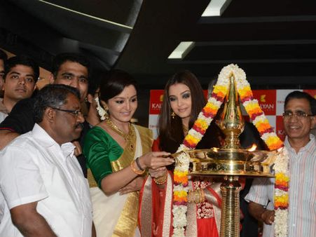 ഐശ്വര്യയും മഞ്ജുവും തിരുവനന്തപുരത്ത് 