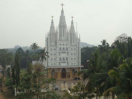 ചോരവീണാലും പള്ളിത്തര്‍ക്കത്തിലേക്കില്ല:കോടതി