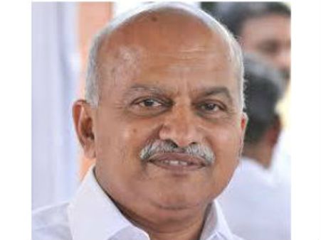 മുഖ്യമന്ത്രിയെ കണ്ട കാര്യം പറയാത്ത കുറ്റപത്രം