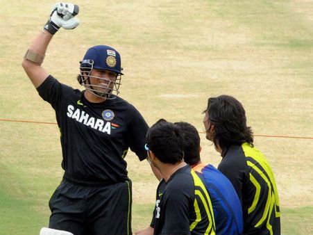 സച്ചിന് സ്മരണികയും പോസ്റ്റല്‍ സ്റ്റാമ്പും