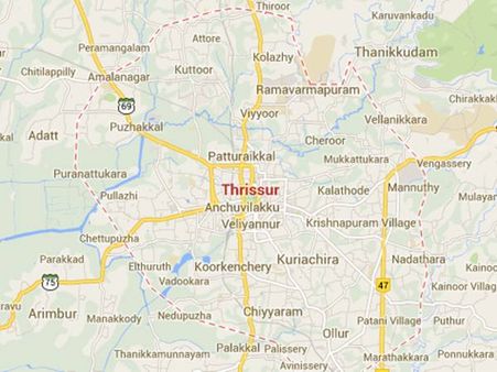 തൃശൂരില്‍ കാറുകള്‍ കൂട്ടിമുട്ടി, നാലുമരണം