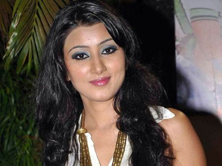 പുതുമുഖതാരത്തിന് ബന്ധുക്കളില്‍ നിന്നും മാനഭംഗഭീഷണി