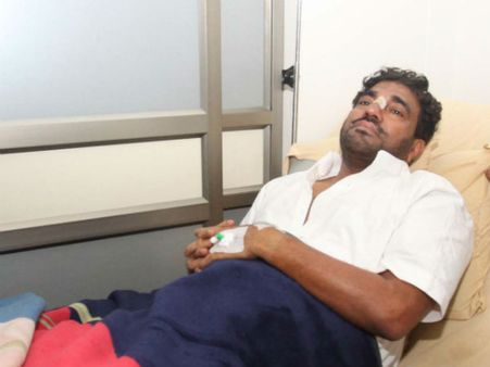 സമദാനിയെ കത്തികൊണ്ട് കുത്തിയിട്ടില്ല ?