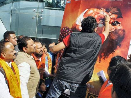 മതവികാരം വ്രണപ്പെട്ടു; രാംലീലയ്ക്ക് വിലക്ക്