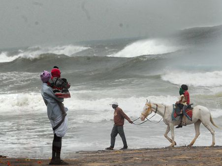 ഹെലനു ശേഷം ആന്ധ്രയില്‍ മഴ;ദൃശ്യങ്ങള്‍