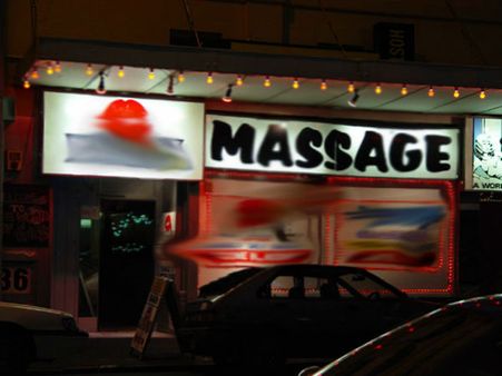 തിരുമ്മല്‍ കേന്ദ്രങ്ങള്‍ക്ക് പോലീസിന്റെ തിരുമ്മല്‍