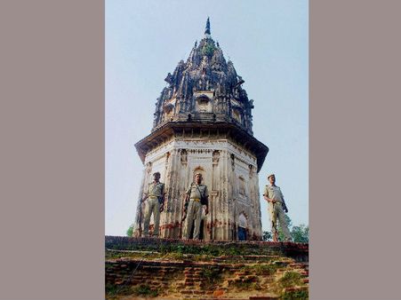 ഉന്നവില്‍ സ്വര്‍ണഖനനം നടത്താന്‍ സന്യാസി