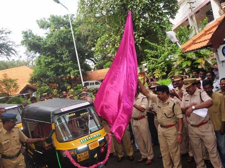 ഷീ ടാക്‌സിക്ക് പിറകെ പിങ്ക് ഓട്ടോയും