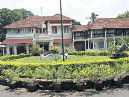 ക്ലിഫ് ഹൗസ് ഉപരോധവും നനഞ്ഞ പടക്കം