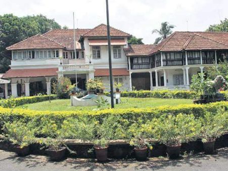 ക്ലിഫ് ഹൗസ് ഉരോധം വഴിപാട് തന്നെ