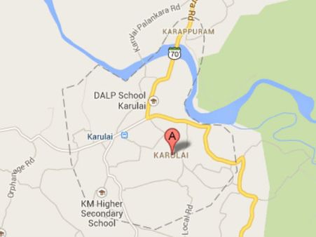 അമ്പലത്തിലെത്തിയ കാട്ടാന ദീപസ്തംഭം തകര്‍ത്തു