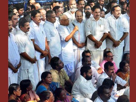 ക്ലിഫ് ഹൗസ് ഉപരോധത്തിന് ആളില്ല