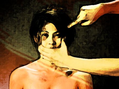 ഭര്‍ത്താവ് നഗ്നയാക്കി മര്‍ദ്ദിച്ചു, ഭാര്യ മരിച്ചു