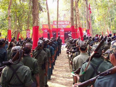 മാവോവാദികള്‍ ഗ്രാമീണര്‍ക്കായി റോഡ് നിര്‍മ്മിച്ചു