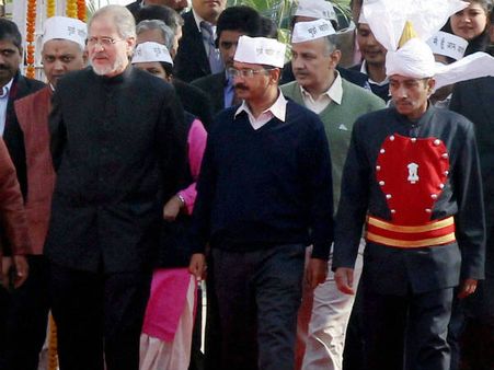 എഎപി:മന്‍മോഹന്റെ അഭിനന്ദനം, അണ്ണയുടെ പ്രതീക്ഷ