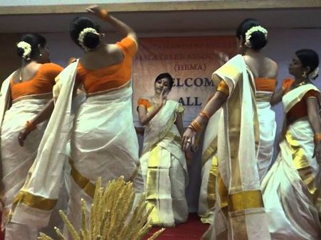 വിധികര്‍ത്താവിന്റെ സാരി വലിച്ചഴിച്ച് അപമാനിച്ചു