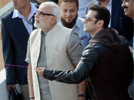 സല്‍മാന്‍ വിശ്വാസ വഞ്ചകന്‍, പ്രതിഷേധം ശക്തം