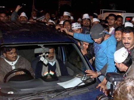 കെജ്രിവാള്‍ ധര്‍ണ അവസാനിപ്പിച്ചു