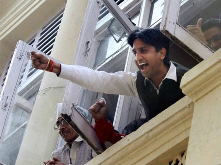 മലയാളി നഴ്സുമാരോട് കുമാര്‍ ബിശ്വാസ് മാപ്പുപറഞ്ഞു