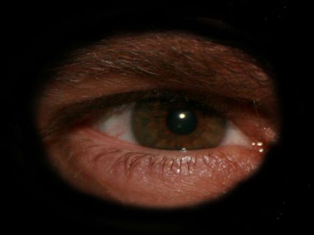 വാതിലും തുറന്നിട്ട് ആരെങ്കിലും കുളിക്കുമോ?