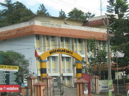 ശമ്പളം കിട്ടാന്‍ അധ്യാപികമാരുടെ ആത്മഹത്യാ ഭീഷണി