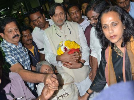 സുനന്ദയുടെ ചിതാഭസ്മം തിരുവനന്തപുരത്തെത്തിച്ചു