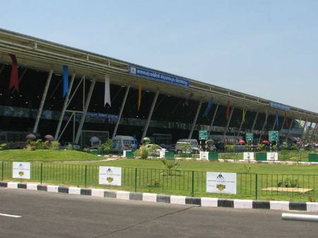 തിരുവനന്തപുരത്ത് വന്‍ വിമാനാപകടം ഒഴിവായി