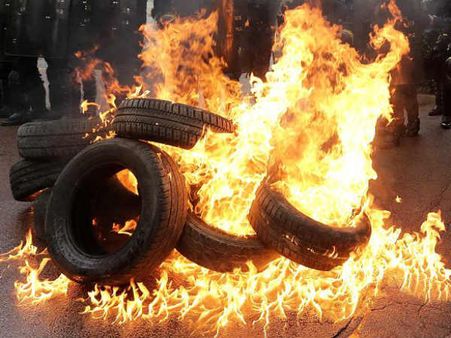 ടയര്‍ കത്തിച്ചാല്‍ പിഴ 10 കോടി