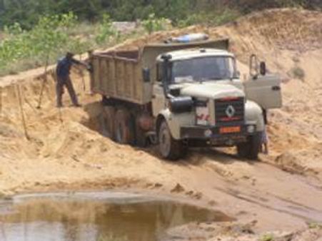 കണ്ണൂര്‍: മണല്‍മാഫിയ പൊലീസിനെ കൊല്ലാന്‍ ശ്രമിച്ചു