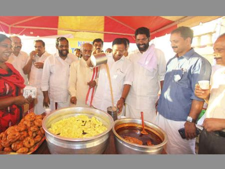 ശംഖുമുഖത്തും 'മോഡി ചായ'