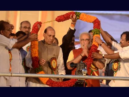 മോദിയെത്തി; ആവേശം തിരതള്ളി