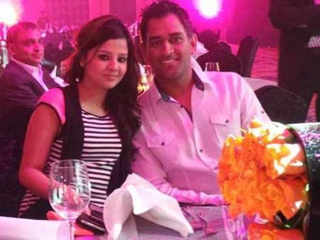 സാക്ഷിയുടെയും ധോണിയുടെയും പ്രണയകഥ ഇങ്ങനെ