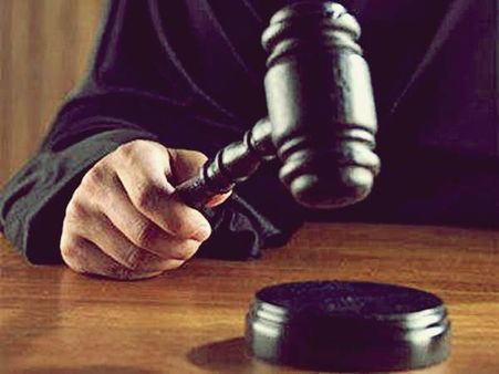 തിരുവനന്തപുരത്ത് കോടതിവളപ്പില്‍ വെടിവെപ്പ്‌