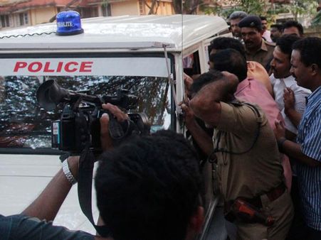 കോടതി വളപ്പിലെ വെടിവപ്പ് ദൃശ്യങ്ങള്‍