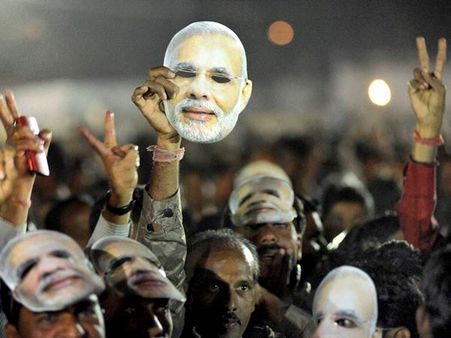 കളറില്‍ മുക്കാന്‍ മോദി; വെടിവെക്കാന്‍ രാഹുല്‍