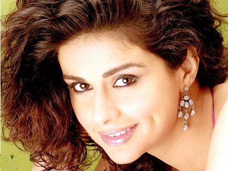 മുന്‍ മിസ് ഇന്ത്യ ആം ആദ്മി സ്ഥാനാര്‍ത്ഥി