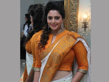 നഗ്മ മീററ്റിലെ കോണ്‍ഗ്രസ് സ്ഥാനാര്‍ത്ഥി