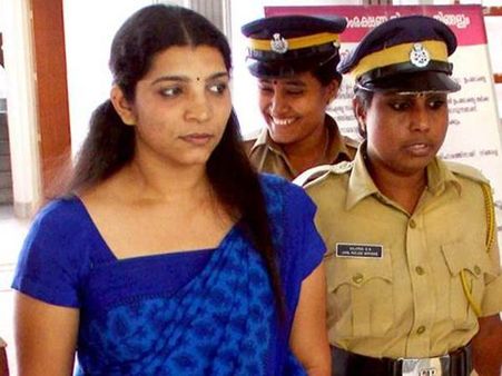 സരിത 12 ലക്ഷത്തിന്റെ ആഡംബരകാര്‍ വാങ്ങുന്നു