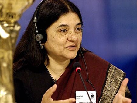 സോണിയ ധനികയായതെങ്ങനെ; മേനക ഗാന്ധി