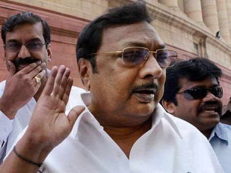 അഴഗിരിയെ ഡിഎംകെയില്‍ നിന്നും പുറത്താക്കി